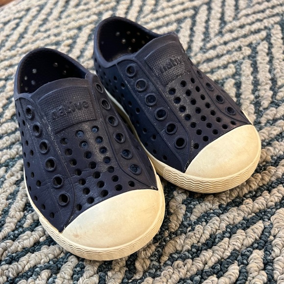 EUC Toddler Native Shoes - Navy Blue Size 5C - Picture 2 of 4